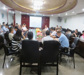 清遠(yuǎn)市餐飲服務(wù)單位“明廚亮灶”現(xiàn)場(chǎng)會(huì)助力食品安全新篇章