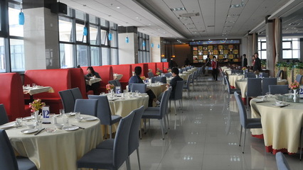 新校區第二餐廳正式營業，餐飲服務全面開放